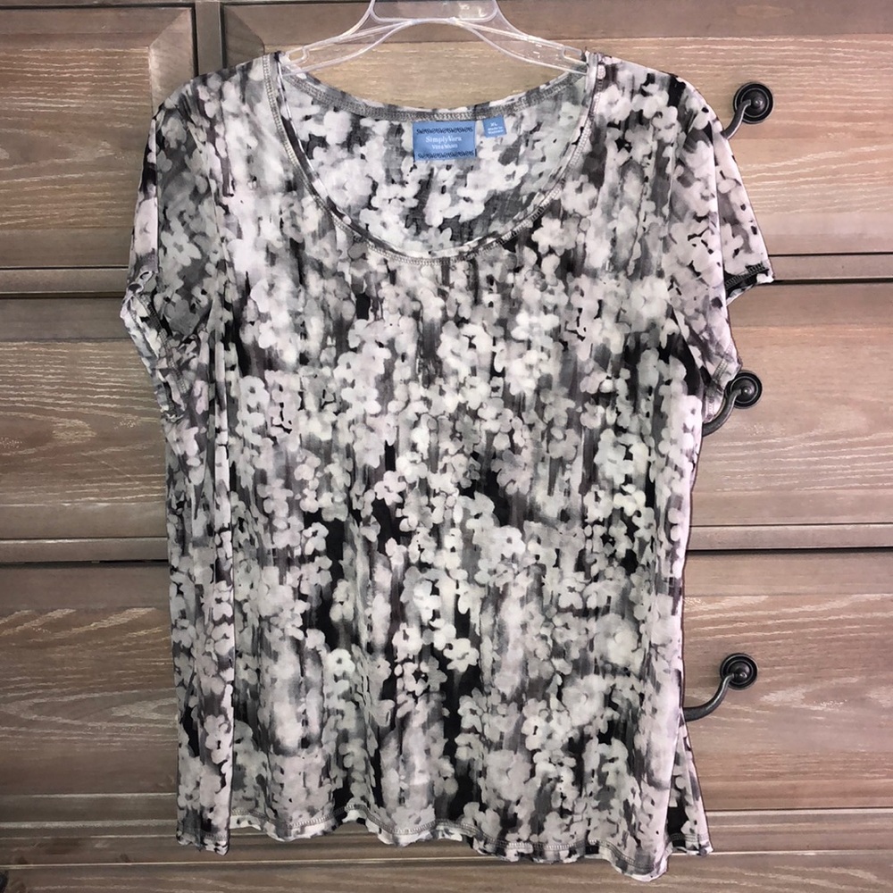 Black and white flower tee.